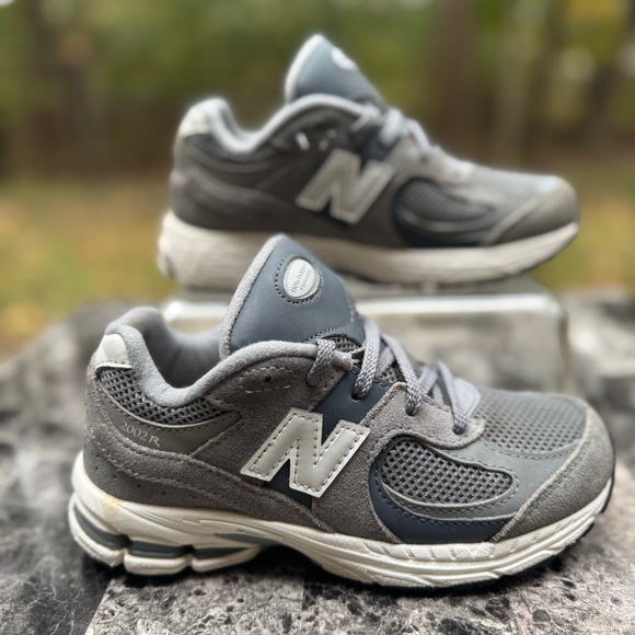 New Balance Other - New Balance Size 1 2002R Unisex Kids Running Shoes Steel Gray  Athletic Sneakers